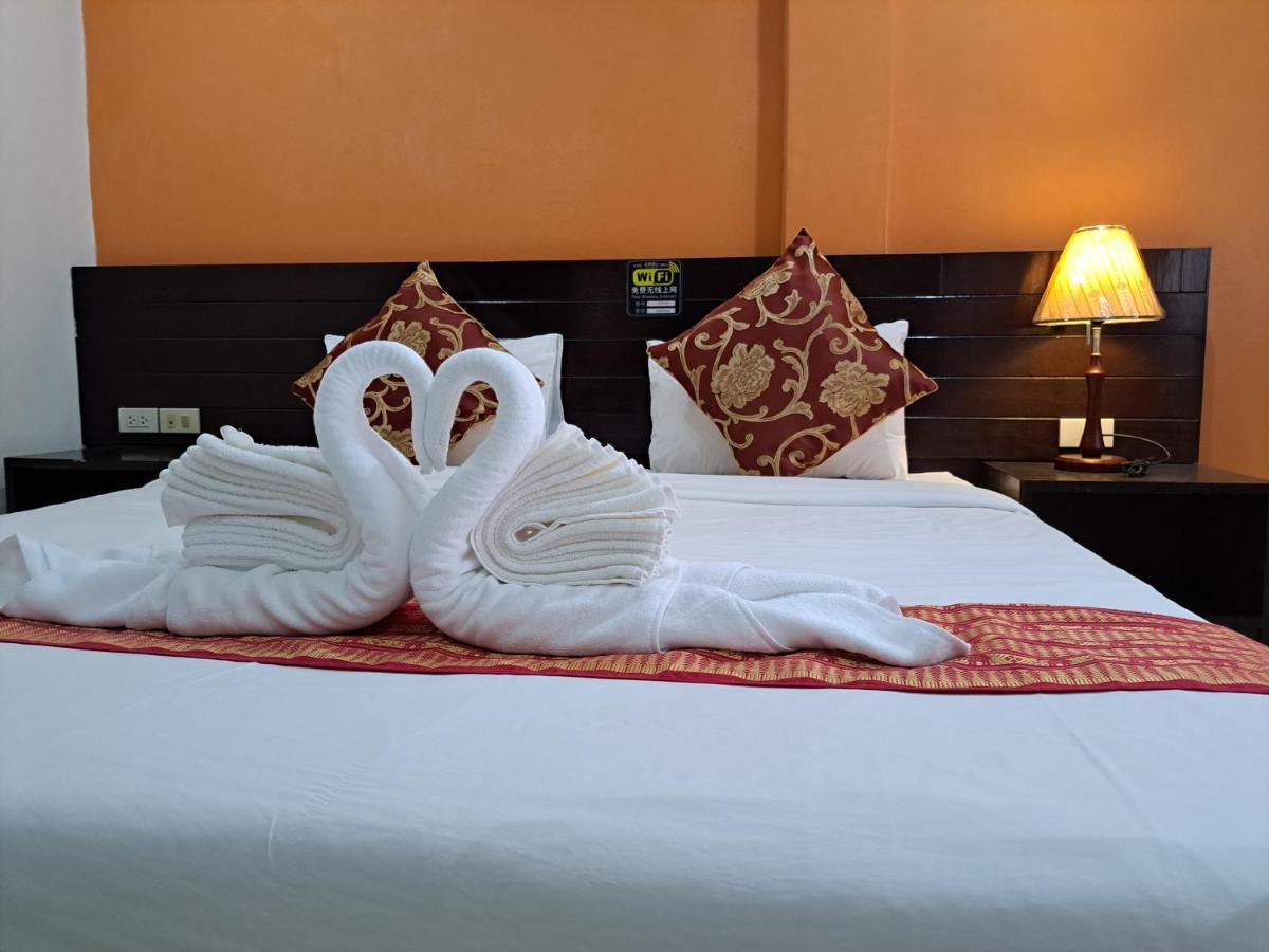 Lily Holiday 百合假日 Patong Extérieur photo