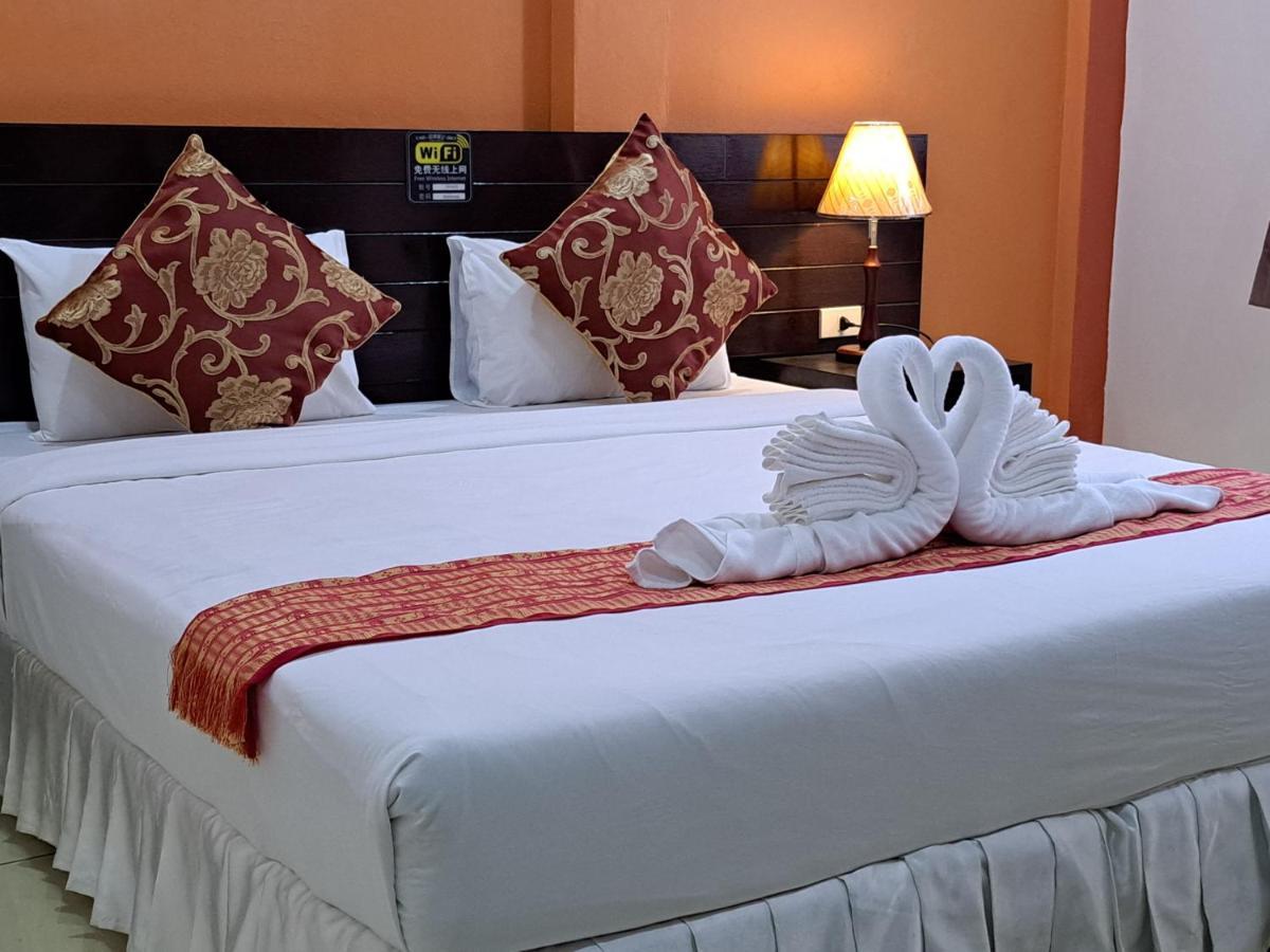 Lily Holiday 百合假日 Patong Extérieur photo